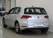 Volkswagen e-Golf 3
