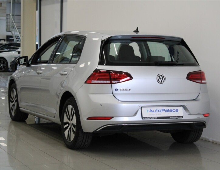 Volkswagen e-Golf 3
