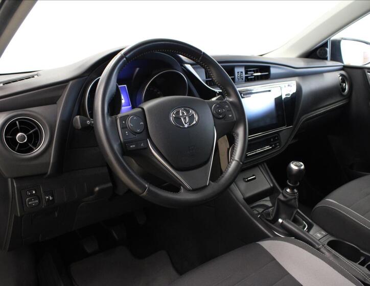 Toyota Auris 10