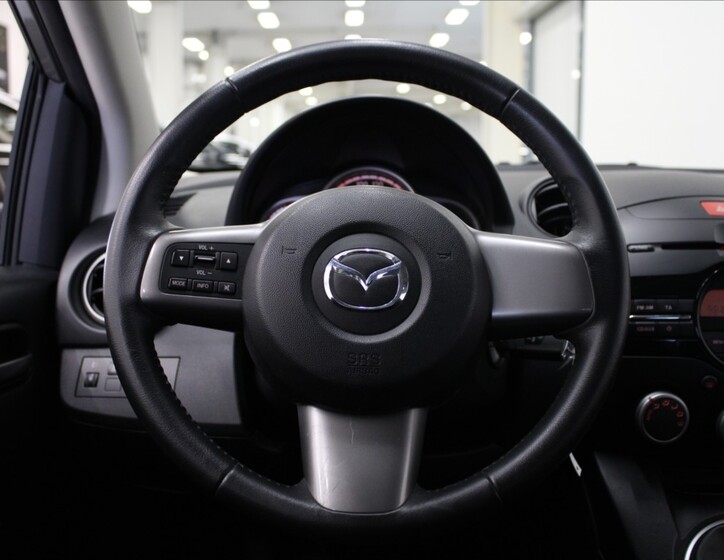 Mazda 2 9