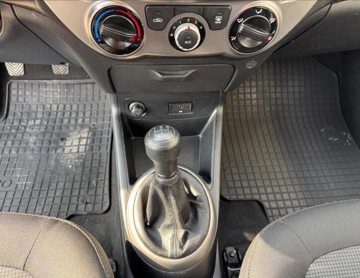 Hyundai i20 16
