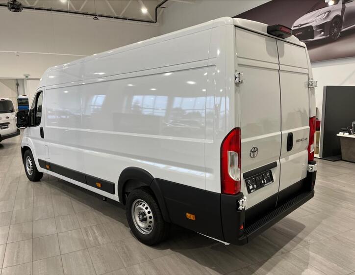 Toyota ProAce 9