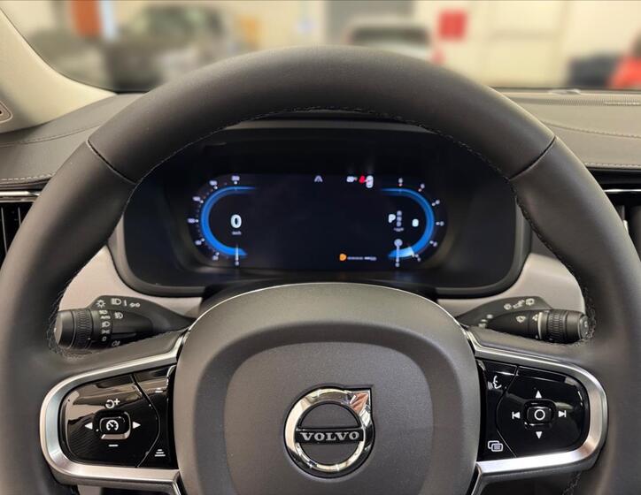 Volvo V90 8