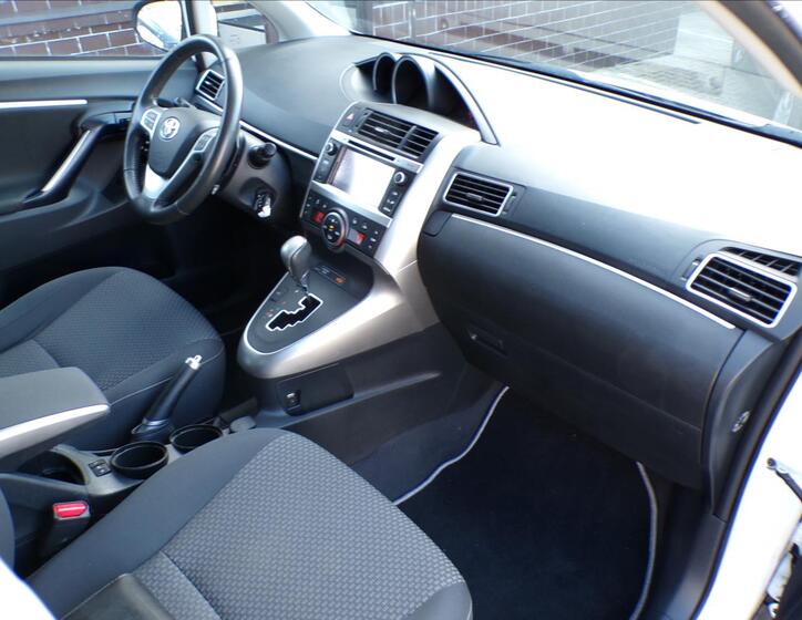 Toyota Verso 24