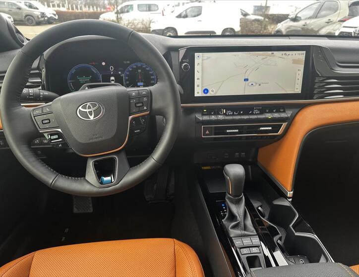 Toyota Camry 8
