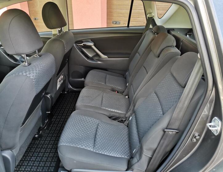 Toyota Verso 12