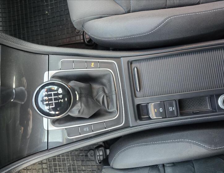 Volkswagen Golf 23