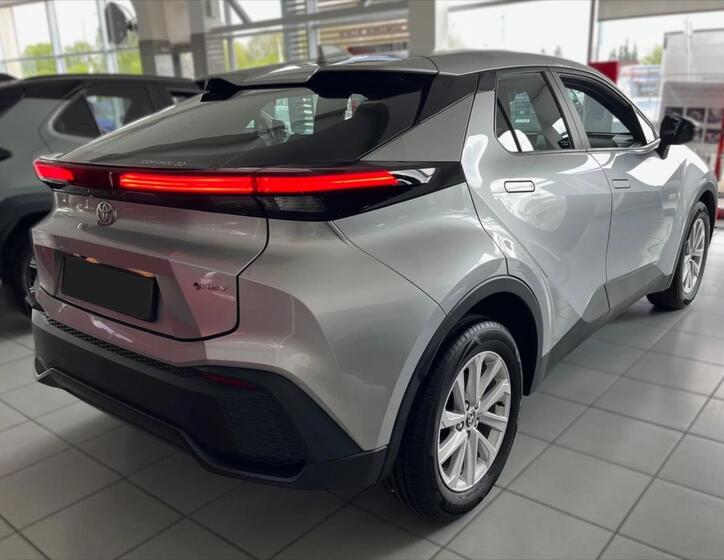 Toyota C-HR 6