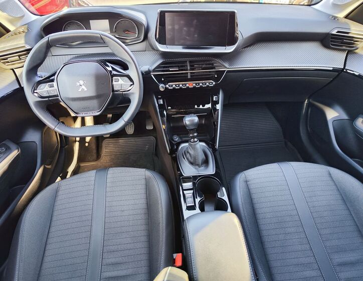 Peugeot 208 11