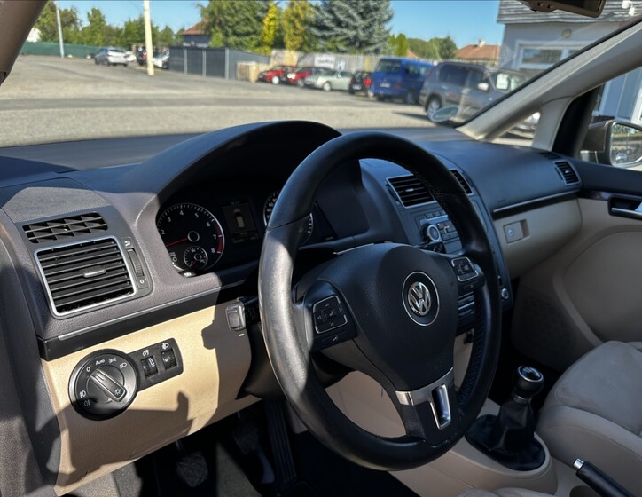 Volkswagen Touran 14