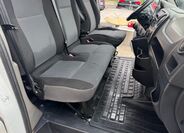 Nissan NV400 13