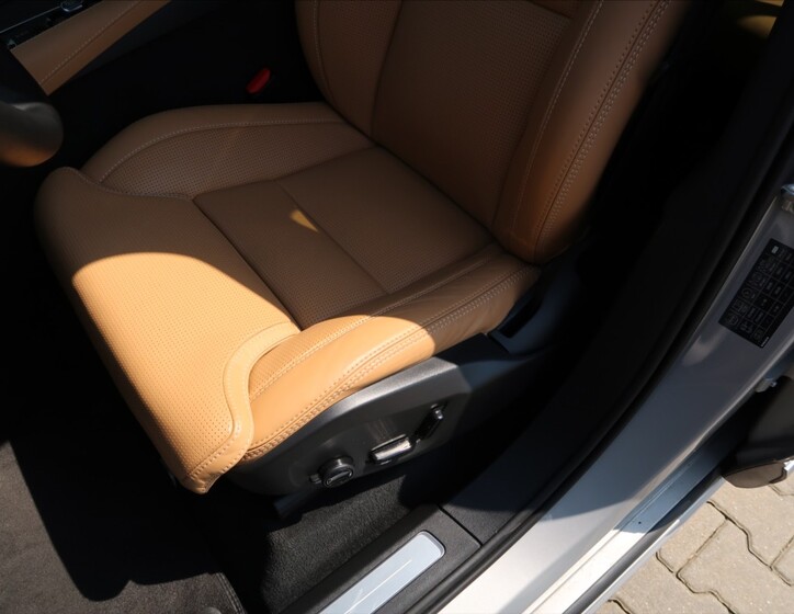 Volvo XC90 23