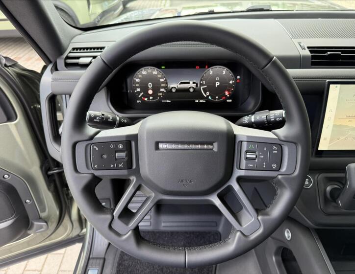 Land Rover Defender 14