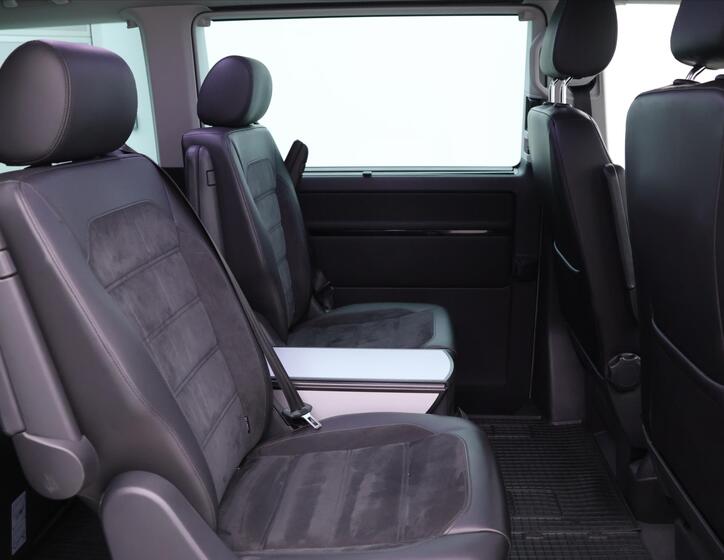 Volkswagen Multivan 13
