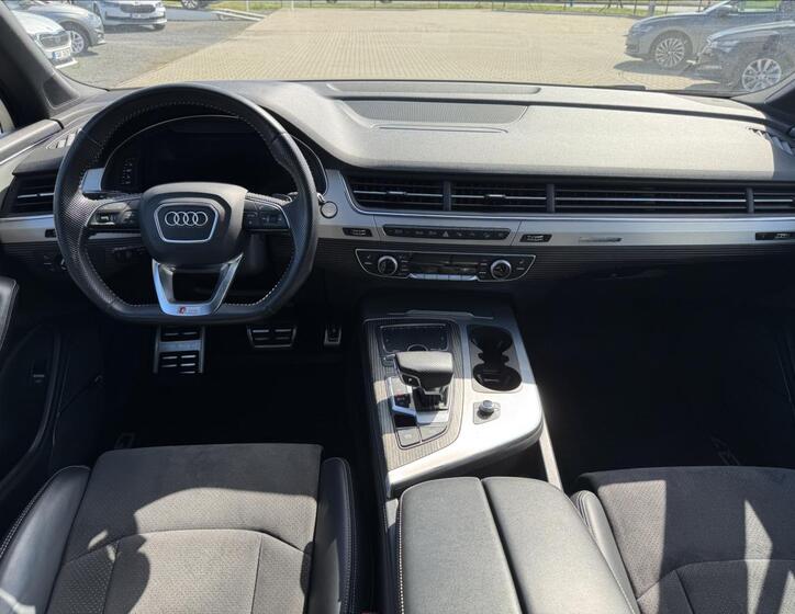 Audi Q7 9