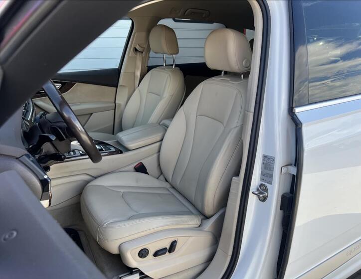Audi Q7 5