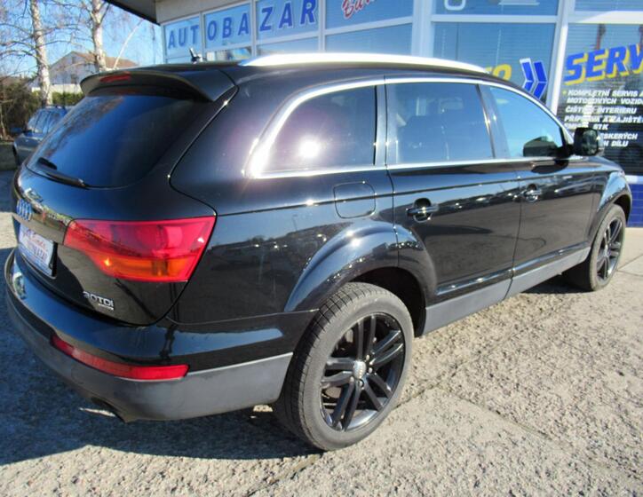Audi Q7 4