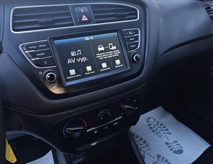 Hyundai i20 10