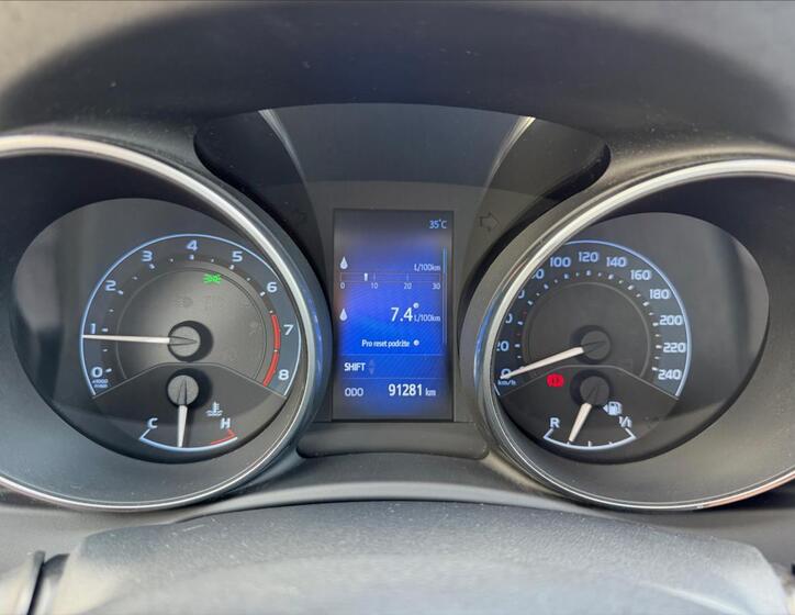Toyota Auris 11