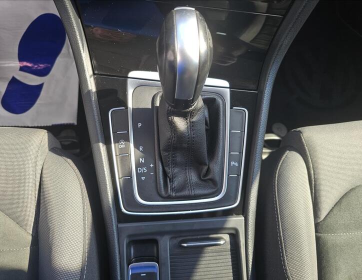 Volkswagen Golf 20