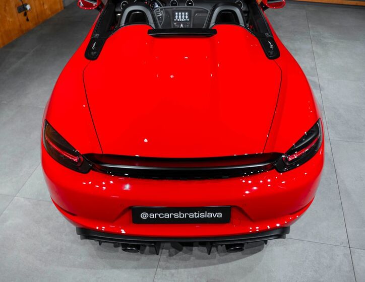 Porsche 718 38