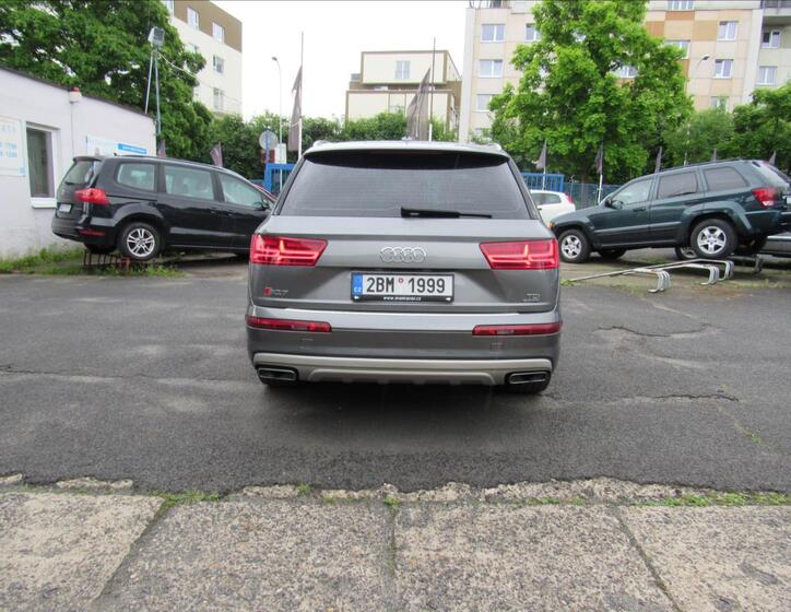 Audi Q7 5