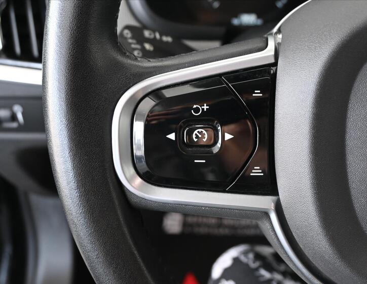 Volvo V90 17