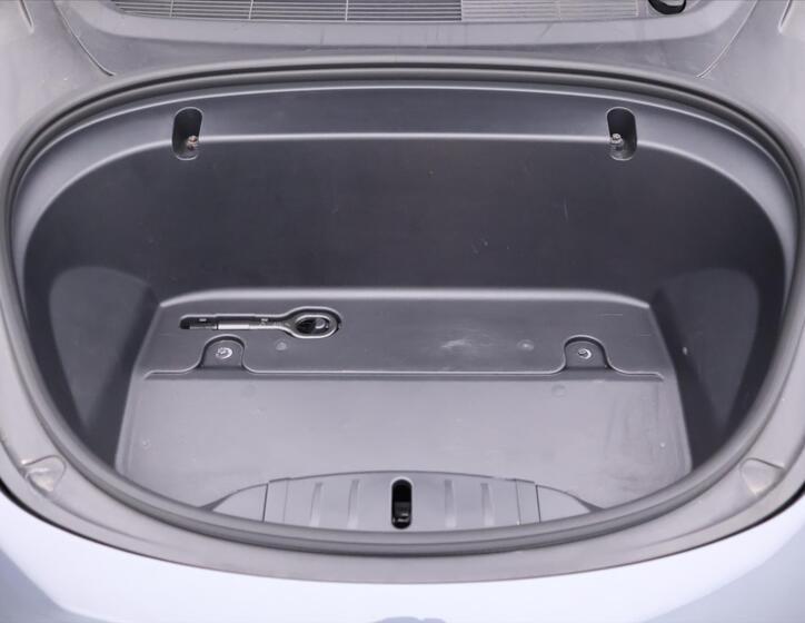 Tesla Model 3 9