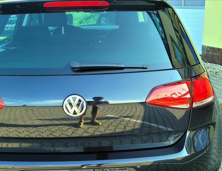 Volkswagen Golf 42
