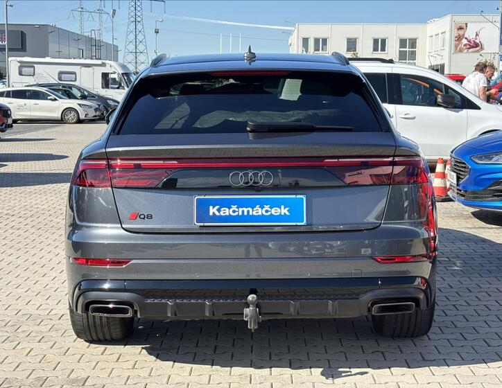 Audi Q8 4