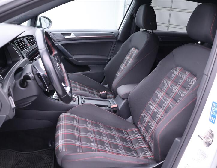 Volkswagen Golf 12
