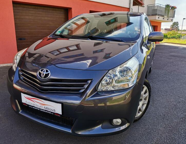 Toyota Verso 2