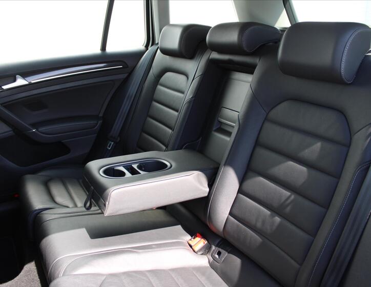 Volkswagen Golf 11