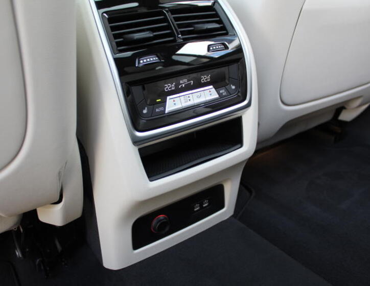 BMW X7 25