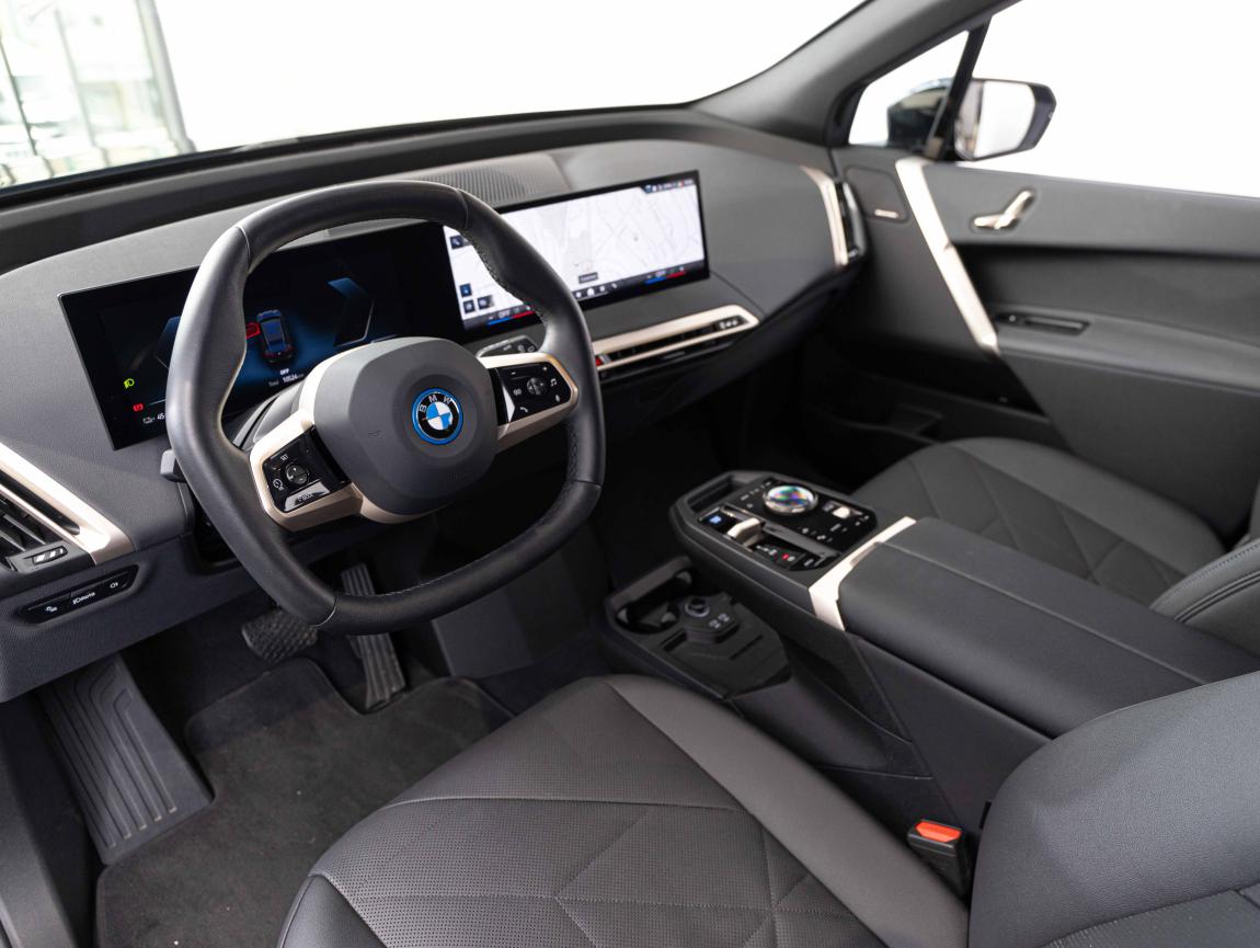 BMW iX