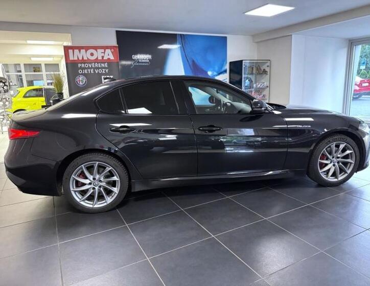 Alfa Romeo Giulia 4