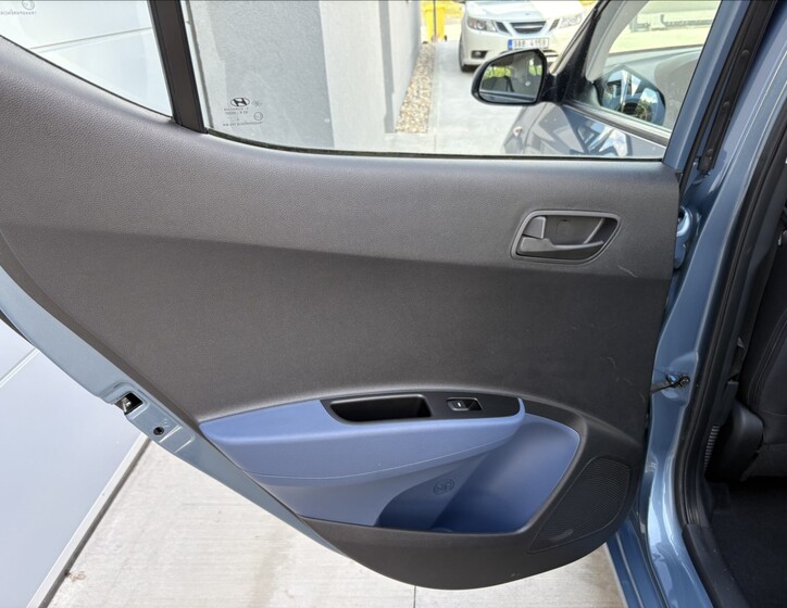 Hyundai i10 17