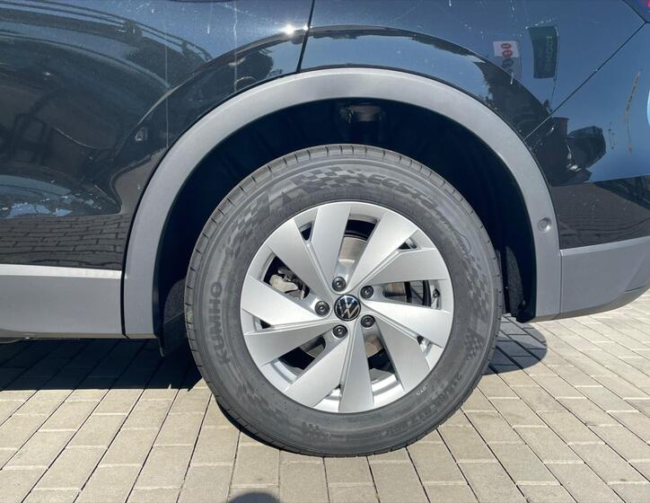 Volkswagen Tiguan 9