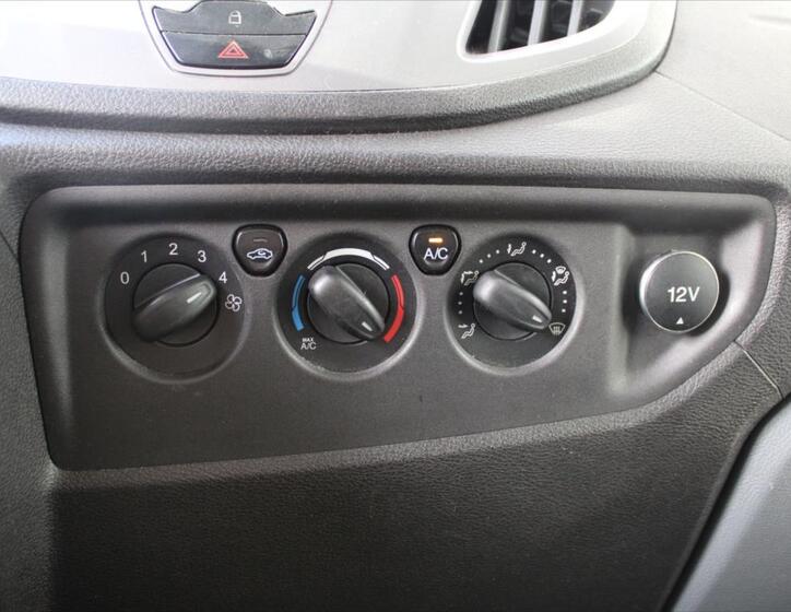 Ford Transit 9