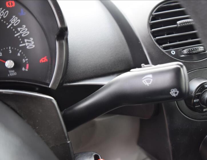 Volkswagen New Beetle 31