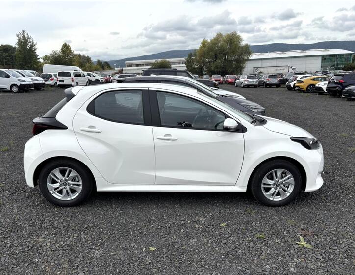 Toyota Yaris 8