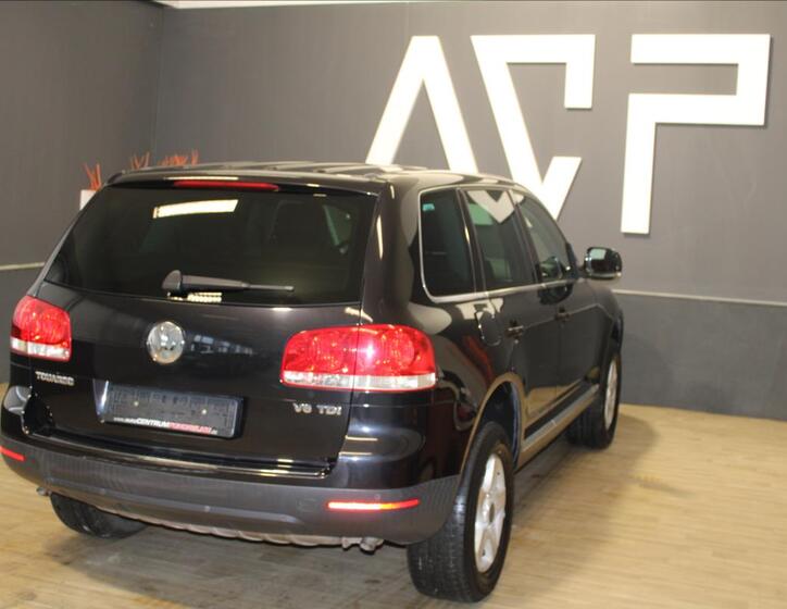 Volkswagen Touareg 8