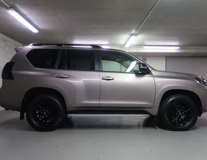 Toyota Land Cruiser 4
