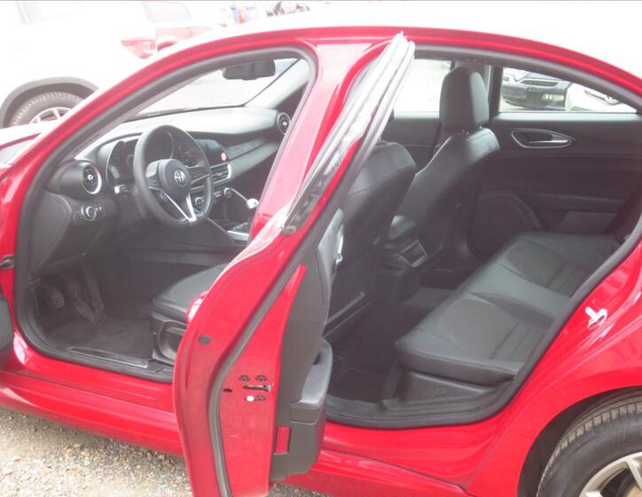 Alfa Romeo Giulia 9