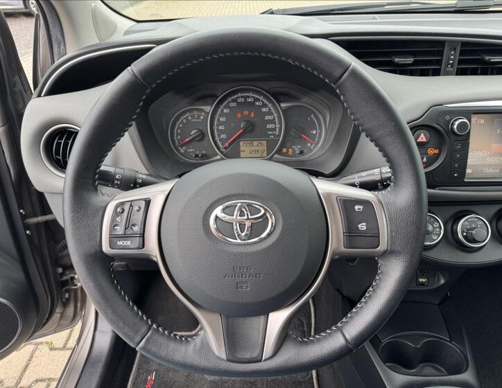 Toyota Yaris 16