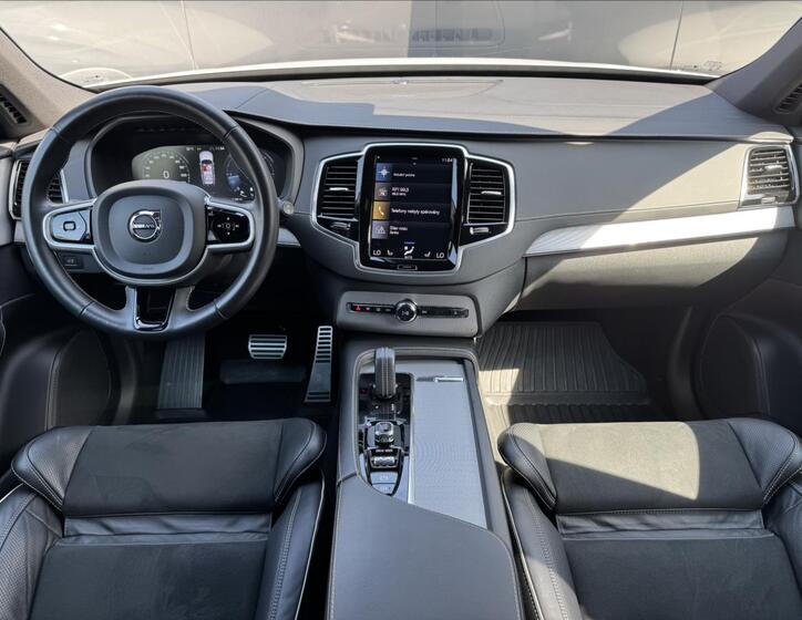 Volvo XC90 13