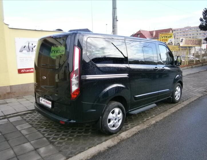 Ford Tourneo Custom 6
