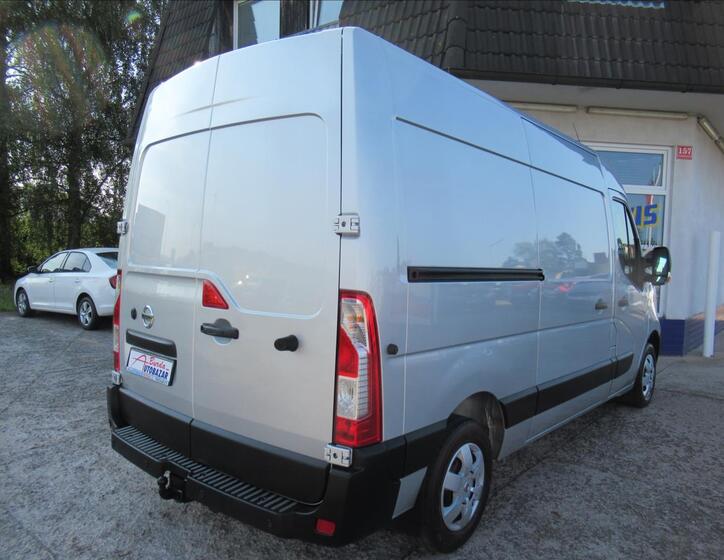 Nissan NV400 5