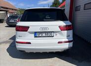 Audi Q7 4