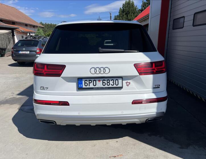 Audi Q7 4